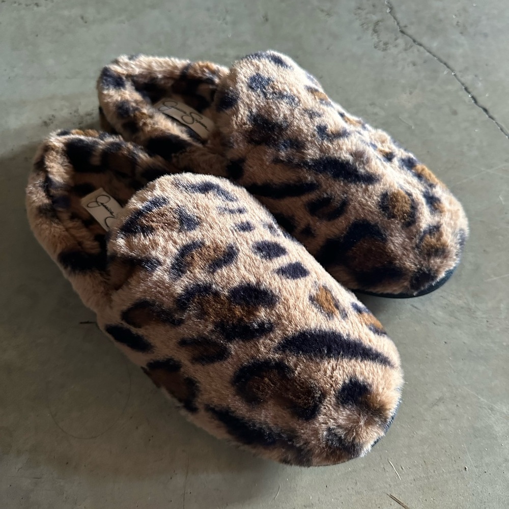 Jessica Simpson Leopard Print Slippers Size 8-9